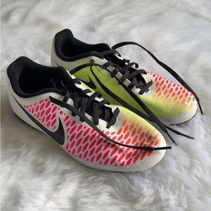 Nike Soccer Cleats Size 6Y / 7.5W